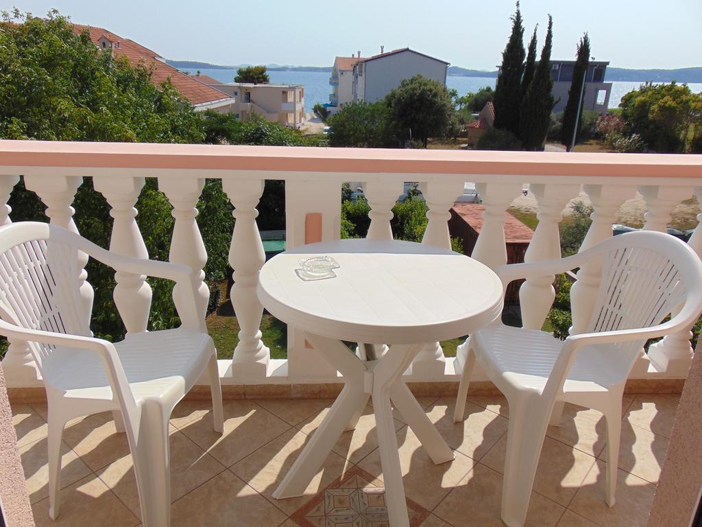 Pansion Kardum Bed & Breakfast Bibinje Exterior photo
